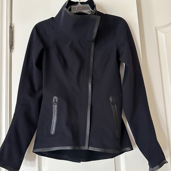 Lululemon Harmony Softshell Jacket, Size 4, Black (Rare) - Picture 3 of 16